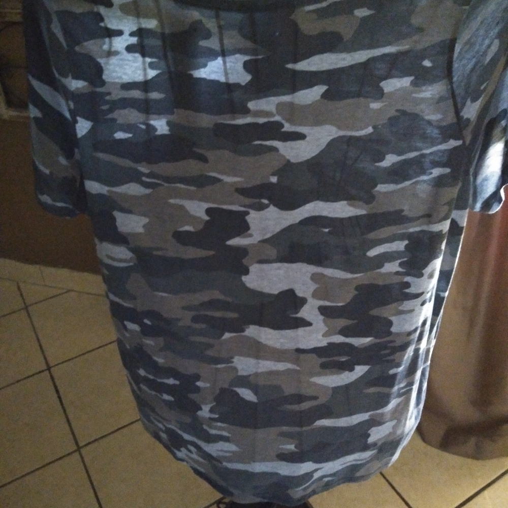 Camo top  size 22/24